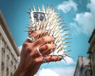 The Unsnatchable förhindrar stöld genom spikar. Apple vill uppnå en liknande effekt genom ett mjukvarulås.
