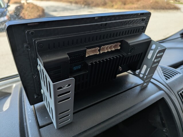 Jämfört med namngivna varumärken kan dessa kinesiska huvudenheter vara misstänkt tunna.