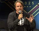 En bild på Halo community manager Brian Jarrard iförd en PlayStation T-shirt (bildkälla: Halo YT)