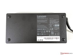 Skrymmande 300W nätadapter