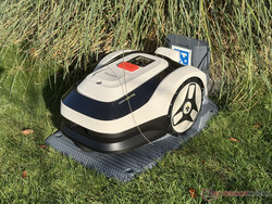 Raccoon 2 SE i sin laddningsstation