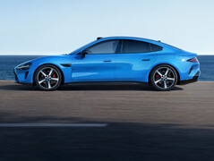 Xiaomi SU7 (2026) i den nya färgen Capri Blue: Den elektriska sportsedanen får mer än bara en mindre ansiktslyftning. (Bildkälla: Xiaomi)