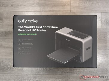 Detaljhandelsförpackning för eufyMake E1 UV-skrivare.