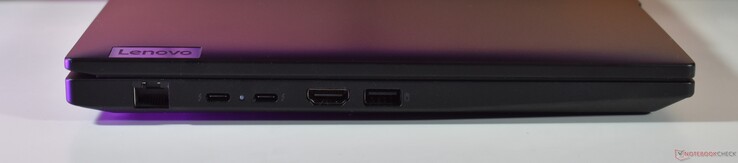 vänster: RJ45-Ethernet, 2x Thunderbolt 4, HDMI, USB-A 3.2 Gen 1