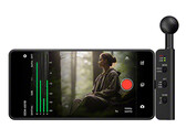 Sony ECM-AX10 levereras med fyra mikrofoner som möjliggör inspelning av rumsligt ljud på smarttelefoner.