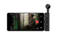 Sony ECM-AX10 levereras med fyra mikrofoner som möjliggör inspelning av rumsligt ljud på smarttelefoner.