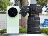 Vivo X300 Ultra tar upp kampen mot Sony Alpha A7-kameran med en fullformatsensor och ett dyrt objektiv
