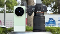 Vivo X300 Ultra tar upp kampen mot Sony Alpha A7-kameran med en fullformatsensor och ett dyrt objektiv