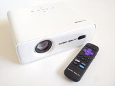 Aurzen Eazze D1R Roku-projektor och fjärrkontroll.