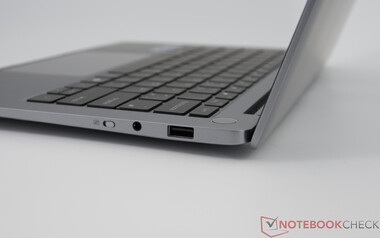 GeekBook X14 Pro - Anslutningar på höger sida