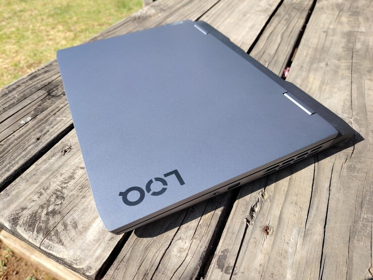 Det var i Warzone som Lenovo LOQ 16IRH8 verkligen visade framfötterna. (Bildkälla: Darryl Linington - Notebookcheck)