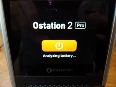 Om du trycker på strömknappen i tio sekunder matas alla batterier ut. (Bildkälla: Notebookcheck)