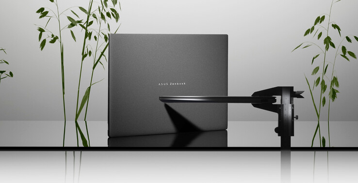 Den nya Zenbook S16 är jämförelsevis lätt för en 16-tums bärbar dator med en vikt på bara 1,5 kg. (Bildkälla: Asus)