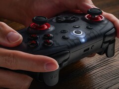 8BitDo Ultimate 2C Bluetooth finns nu tillgänglig i färgen Translucent Black. (Bildkälla: 8BitDo)