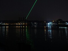 En skyline med en ljusstråle