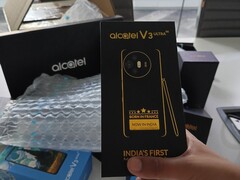 Alcatel V3 Ultra kommer att levereras med en pekpenna, precis som Samsungs Galaxy S25 Ultra. (Bildkälla: Madhav Sheth)