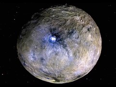 En förbättrad färgåtergivning av dvärgplaneten Ceres (Bildkälla: NASA, JPL-Caltech, UCLA, MPS, DLR och IDA)