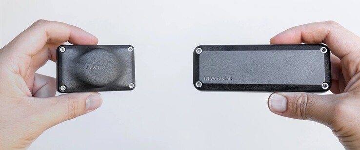 Den äldre versionen av TimeCapsule har en drifttid på 10 år, men är också betydligt större på grund av att den använder två AA-batterier.