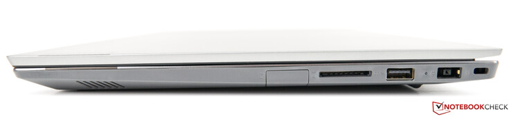 Höger sida: USB 2.0 Typ A (dold bakom en lucka), 4-i-1 kortläsare, USB 3.1 Gen 1 Typ A, strömanslutning, Kensington-lås