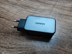 Ugreen Nexode 65W-laddaren, som vi använde för laddningstestet.
