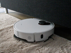 Xiaomi Robot Vacuum 5 Pro vill inte gå under sängen. (Bildkälla: Daniel Schmidt)