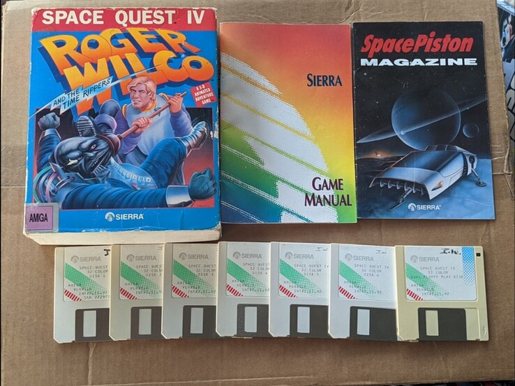 En komplett uppsättning Space Quest IV-skivor visas upp (bildkälla: eBay)