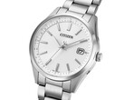 Vinkelbild av Citizen CB0300-53A Eco-Drive med silverfärgad urtavla, boett i rostfritt stål och armband med tre länkar.