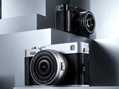 Den spegellösa digitalkameran Fujifilm X-E5 med 40,2 MP finns i svart eller silver. (Bildkälla: Fujifilm)