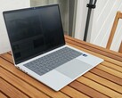 HP EliteBook X G2i – trots att skärmen är inställd på full ljusstyrka och SureView är inaktiverat är den oläslig från sidan