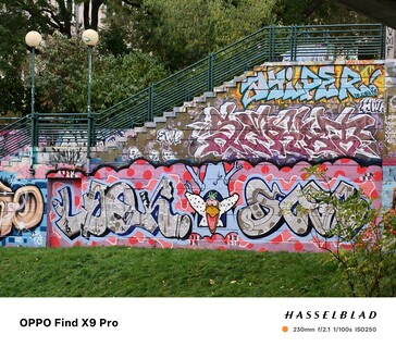 Oppo Find X9 Pro med 10x zoom och telelins.