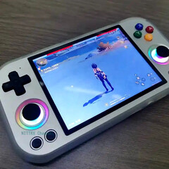 Anbernic RG477M uppges vara 14 mm tjock och väga 355 g. (Bildkälla: via Nittrx)