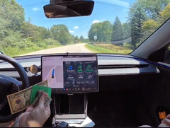 Model Y FSD kör ut från en betalstation efter betalningstransaktion. (Bildkälla: DirtyTesla)
