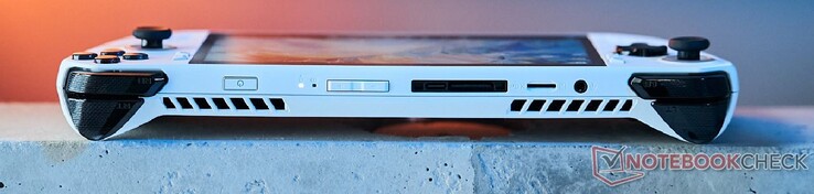 Överst: Strömknapp med fingeravtrycksläsare, volym, XG Mobile (USB-C 3.2 Gen.2 med Power Delivery och DisplayPort-ALT-läge), microSD-kortläsare, 3,5 mm stereokontakt