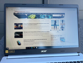 Acer Aspire 5 i skuggan