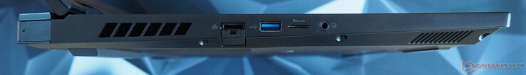 Vänster: RJ45 LAN, USB-A 3.0, MicroSD-läsare, ljud