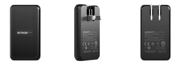 Retroid Pocket Charger har två USB-portar och en hopfällbar kontakt.