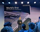 Pavan Davuluri presenterar den magnetiska USB-C-laddaren som medföljer varje Surface Ultra-laptop