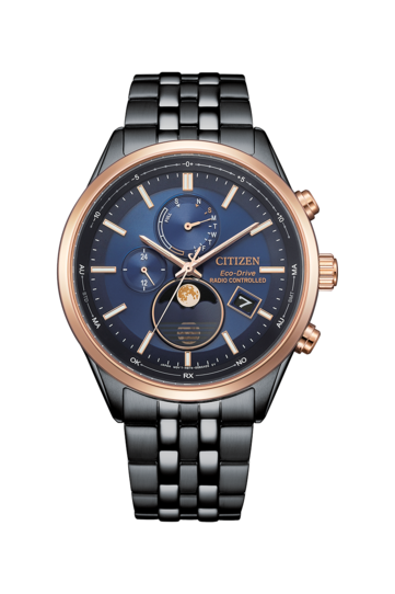 Citizen BY1036-53L Eco-Drive-klocka med månfasvisning, blå urtavla, svart boett och armband i rostfritt stål, roséguldfärgad bezel, analog månfasvisning, två hjälpurtavlor och datumfönster.