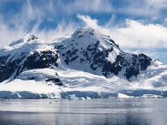 En bild som visar Paradise Bay i nordvästra Antarktis. (Bildkälla: Patrick Poendl, Adobe Stock)