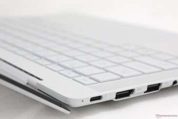 Locket öppnat till maximal vinkel (~160 grader)