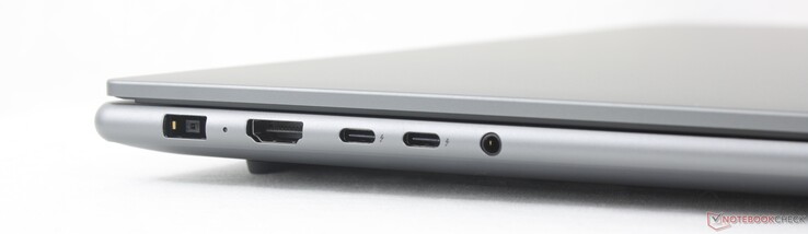 Vänster: Nätadapter, HDMI 2.1, 2x USB-C 4.0 Thunderbolt 4 med DisplayPort 2.1 + Power Delivery (100 W), 3,5 mm headset