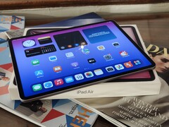 Apple iPad Air med Apple M3 erbjuder mycket kraft och ett högkvalitativt hölje. (Bildkälla: Notebookcheck)