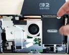 Den nya versionen av Nintendo Switch 2 gör det enkelt att byta batteri.