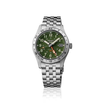 Framifrånbild av Seiko 5 Sports Field GMT HDB001 med grön urtavla