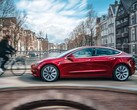 En Model 3 som körs med funktionen ”Full Self-Driving”.