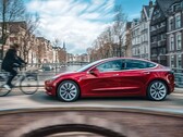 En Model 3 som körs med funktionen ”Full Self-Driving”.
