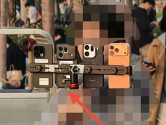 Den omtalade Oppo Find X9s Pro bredvid sina Find X9-syskon och en iPhone 17 Pro Max. (Bildkälla: via Weibo)