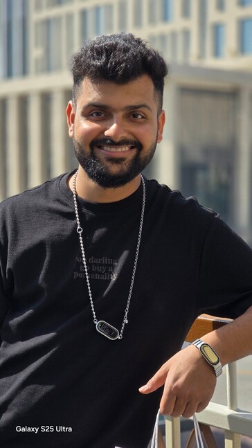 Porträttbild tagen med S25 Ultra.