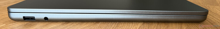 Vänster: USB-A 3.2 Gen 1 (5 GBit/s), 3,5 mm ljud