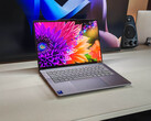 Lenovo Yoga Pro 7i Gen 10 Aura Edition recension - Multimediabärbar dator med en fantastisk OLED-pekskärm
